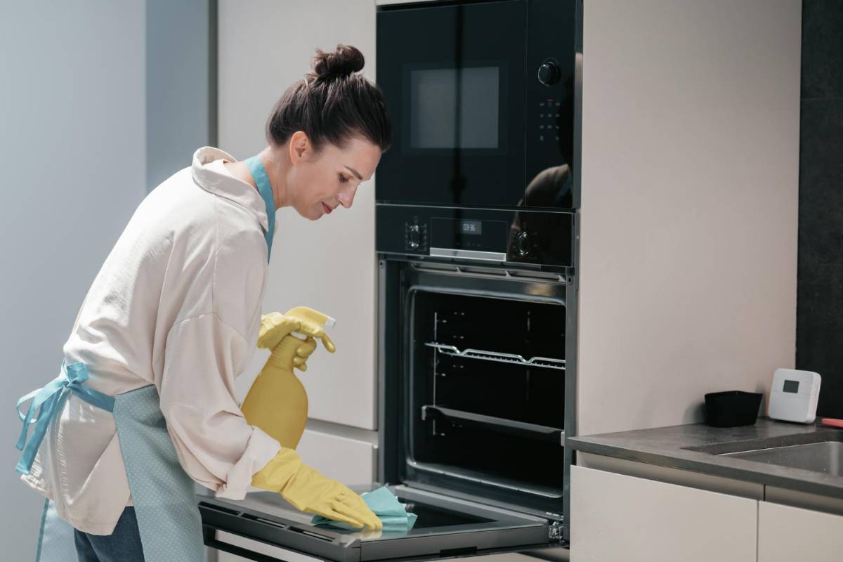 Six Cleaning Tasks to Do Weekly at Your Apartment