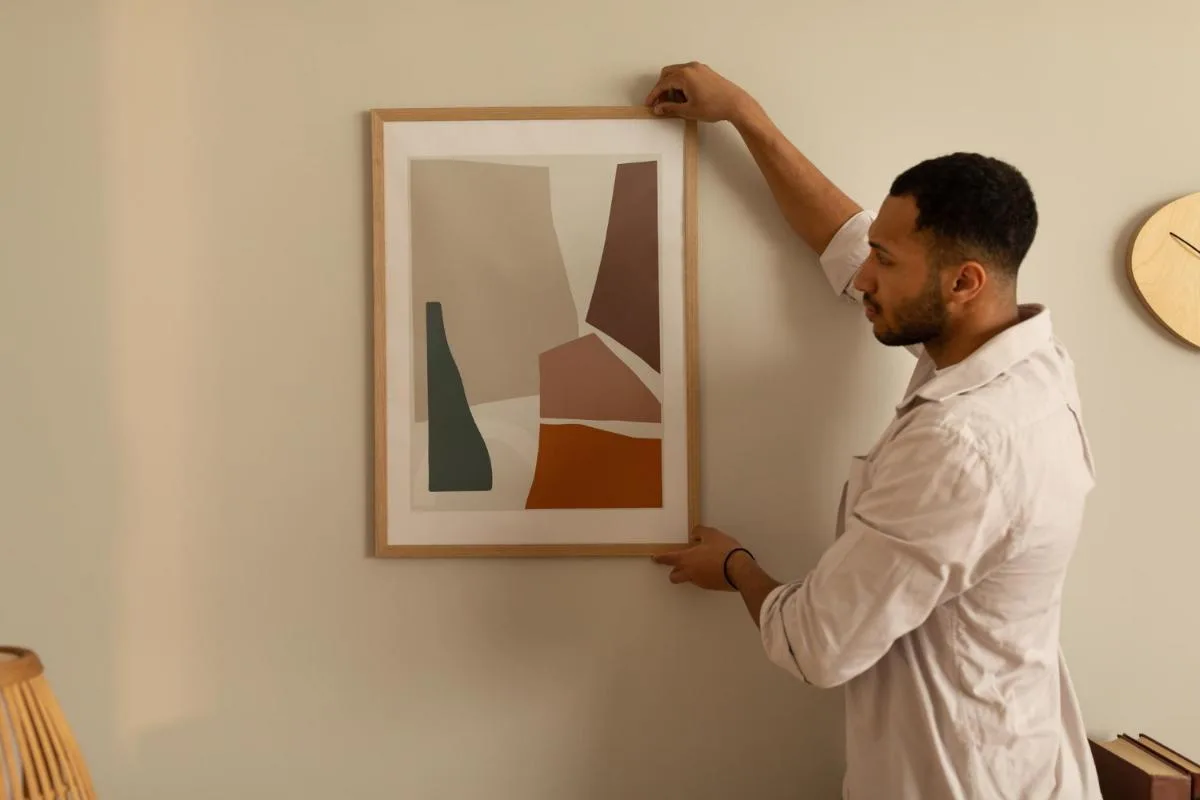 5 Tips for Choosing the Perfect Artwork for Your Apartment