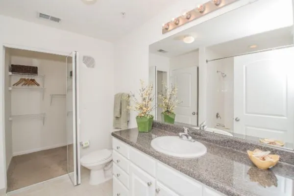 Garden District Apartment's Bathroom